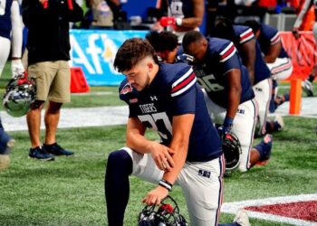 Jackson State All-American long snapper to join Deion Sanders at Colorado