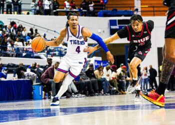 Clay goes off for 40 as Tennessee State scores 100 points in win over SIUE