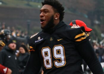 FBS defensive lineman with HBCU offers commits to Alabama A&M