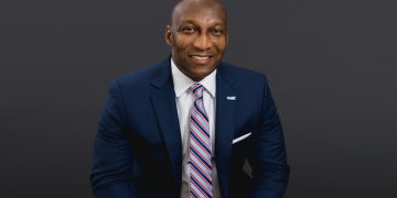 SIAC extends Commissioner Anthony Holloman's contract, adds women's flag football 2 SIAC, Anthony-Holloman