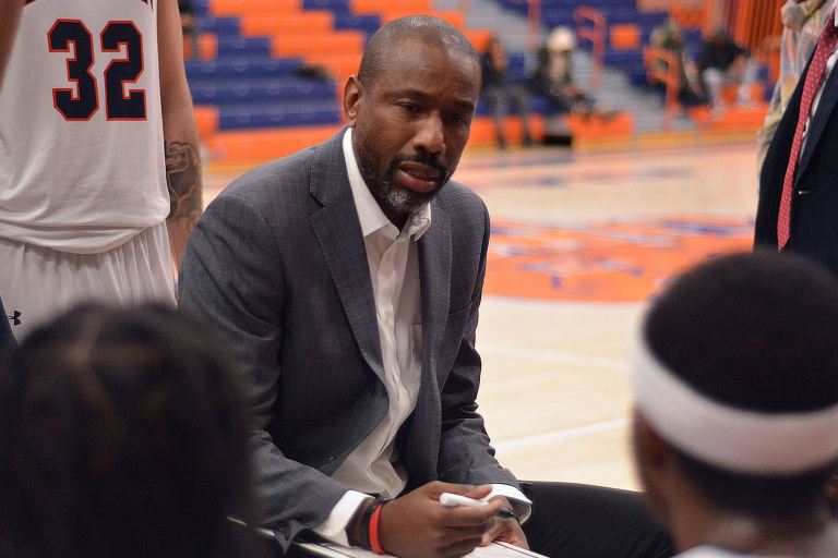 Doug Overton steps down as men’s head basketball coach at Lincoln (Pa.)