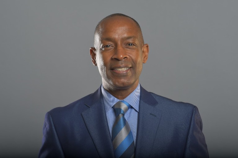 Antonio Davis tabbed as new men’s basketball coach at Central State