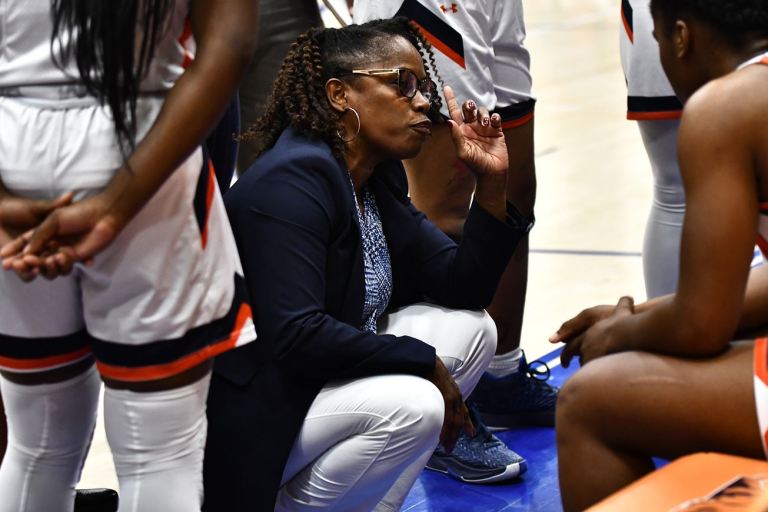 Lincoln women’s basketball coach Janice Washington wins Coach of the Year Award