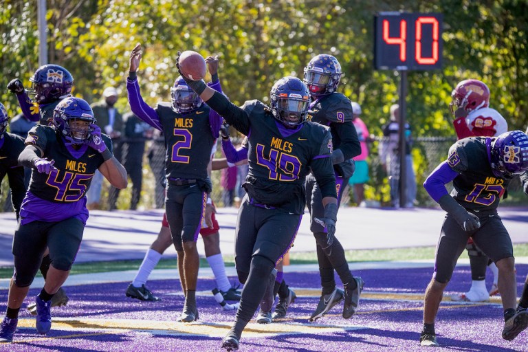 Miles rides third quarter points avalanche for win over Allen