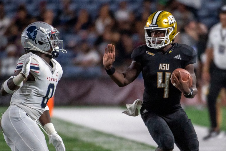Alabama State quarterback Dematrius Davis enters transfer portal