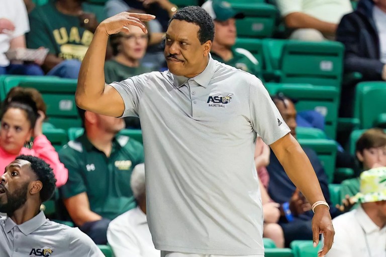 HBCU men’s basketball coach resigns to take new position