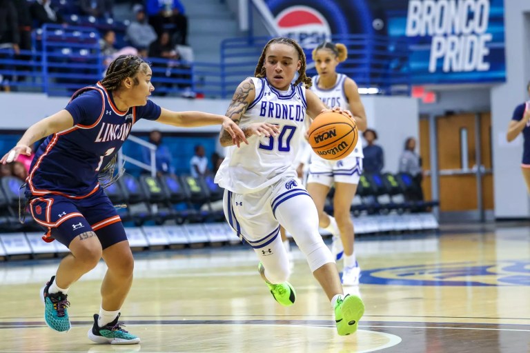 Fayetteville State outlasts Bowie State offensive surge to keep three-peat alive
